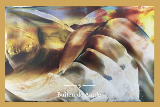 Buiten de Aarde ~ Outside the Earth